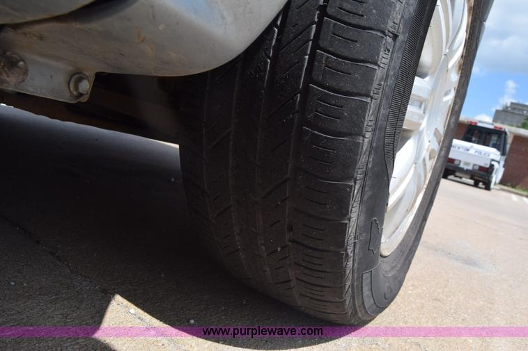 image for item K2825 2006 Chrysler Town & Country van