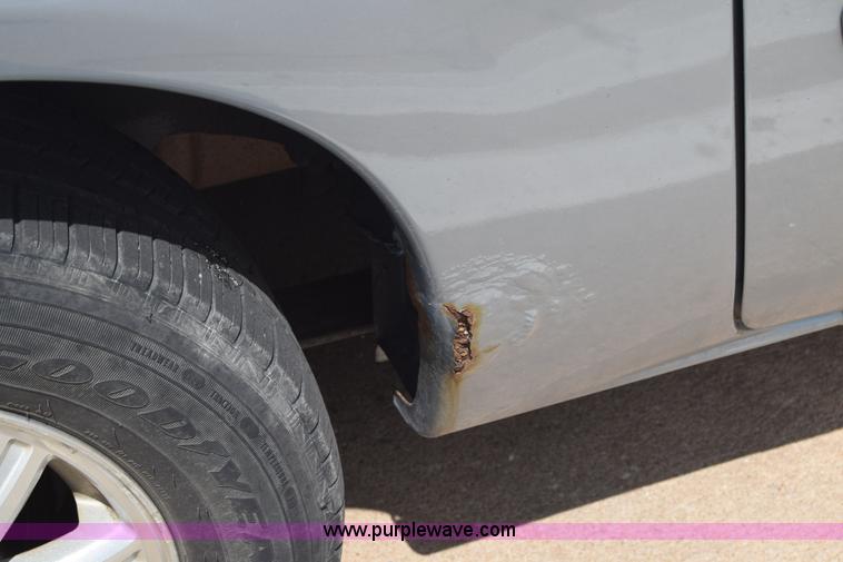 image for item K2825 2006 Chrysler Town & Country van