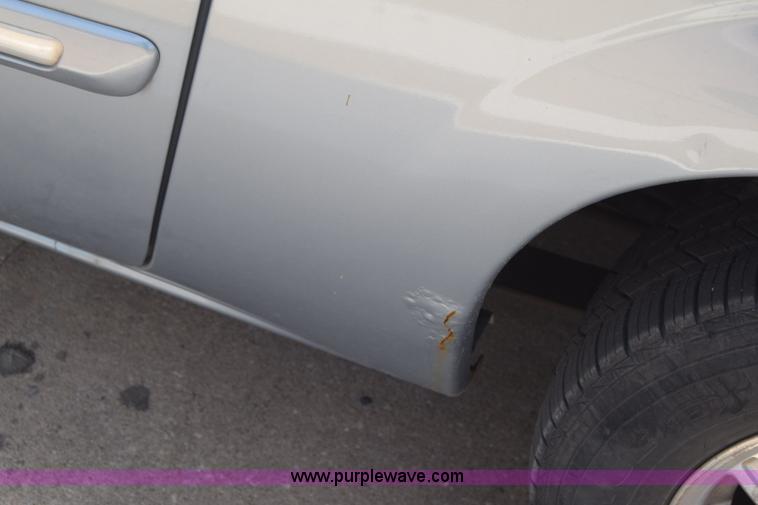 image for item K2825 2006 Chrysler Town & Country van