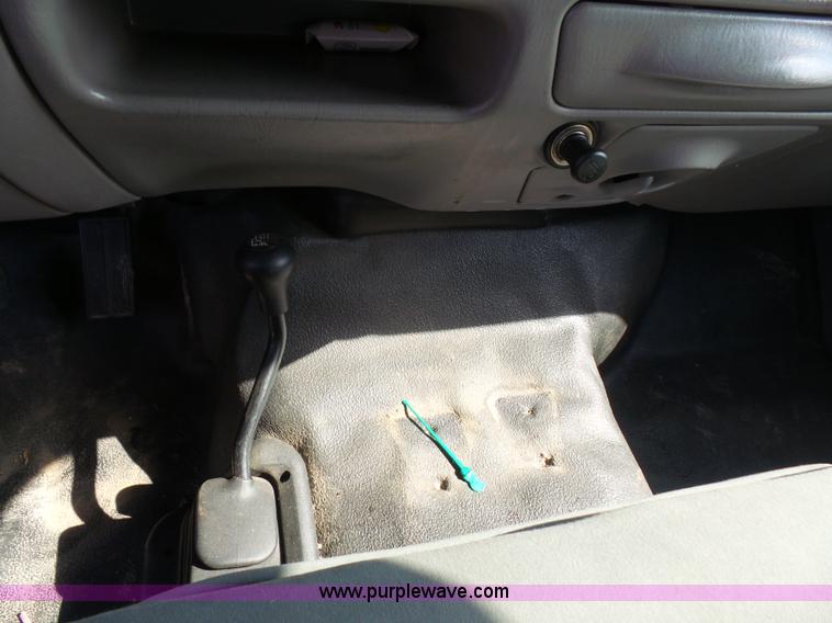 image for item K3747 2001 Ford F250 Super Duty XL Crew Cab pickup truck