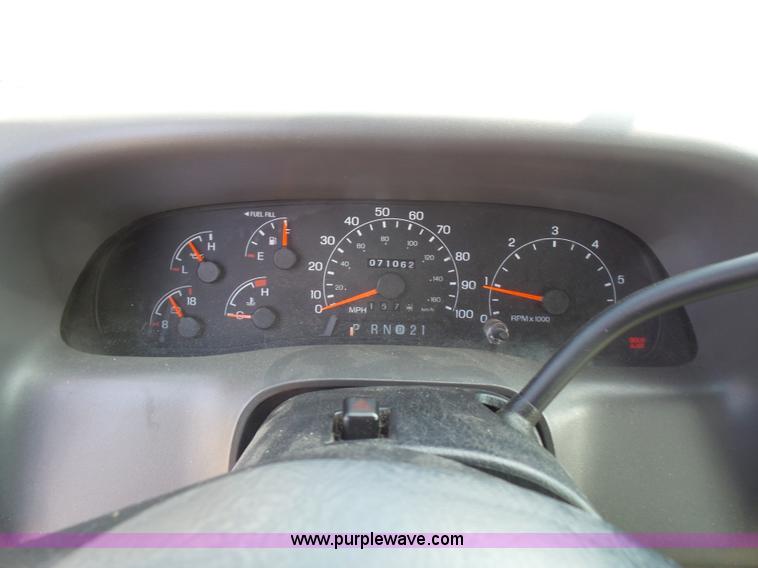 image for item K3747 2001 Ford F250 Super Duty XL Crew Cab pickup truck