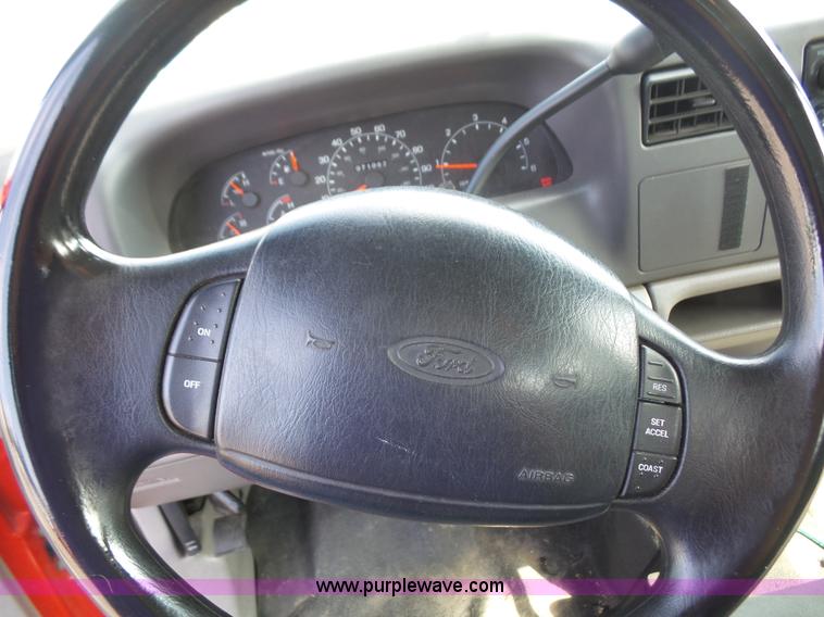 image for item K3747 2001 Ford F250 Super Duty XL Crew Cab pickup truck