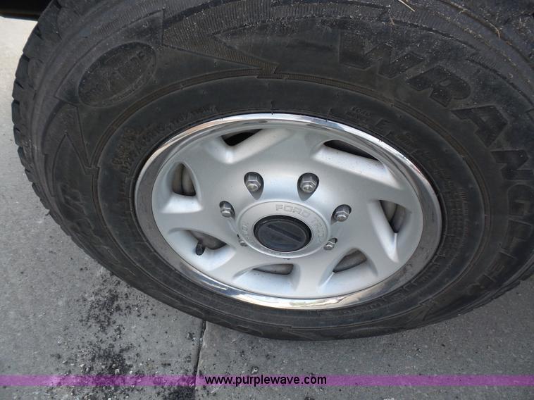 image for item K3747 2001 Ford F250 Super Duty XL Crew Cab pickup truck