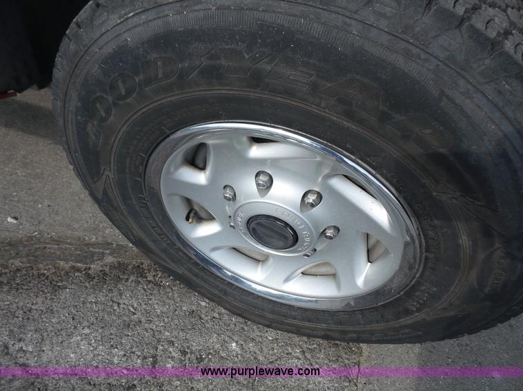 image for item K3747 2001 Ford F250 Super Duty XL Crew Cab pickup truck