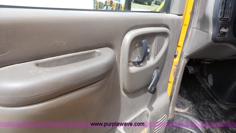 image for item K5252 2000 Chevrolet Express G3500 school bus
