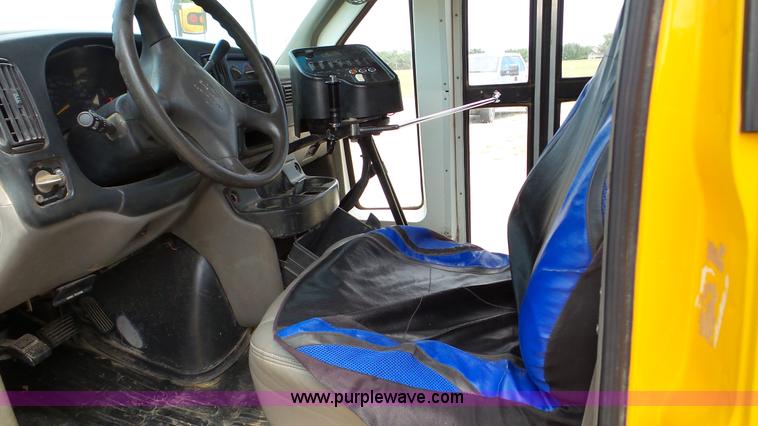 image for item K5252 2000 Chevrolet Express G3500 school bus