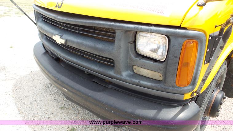 image for item K5252 2000 Chevrolet Express G3500 school bus