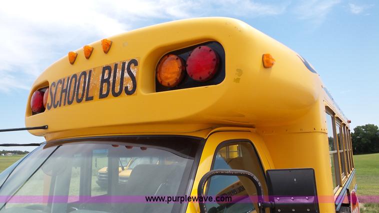 image for item K5252 2000 Chevrolet Express G3500 school bus