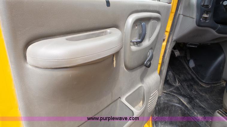 image for item K5253 2000 Chevrolet Express G3500 school bus