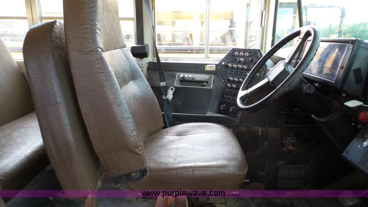 image for item K5256 1998 Chevrolet B7 school bus