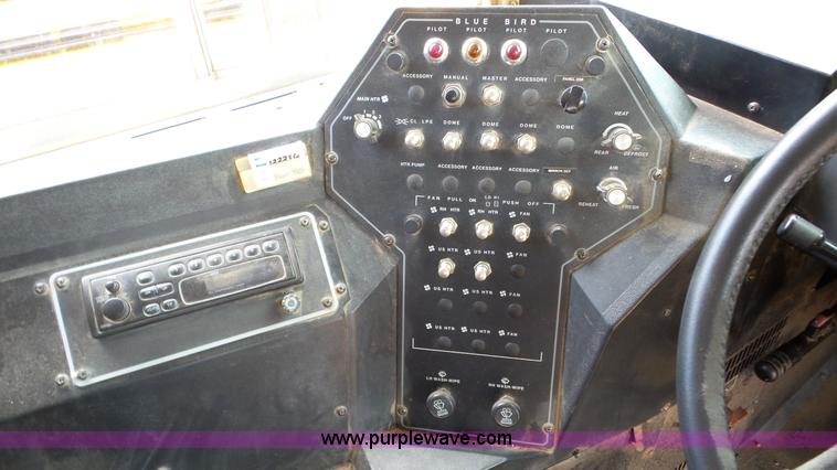 image for item K5256 1998 Chevrolet B7 school bus