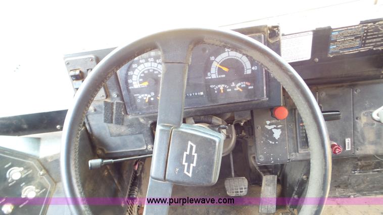 image for item K5256 1998 Chevrolet B7 school bus