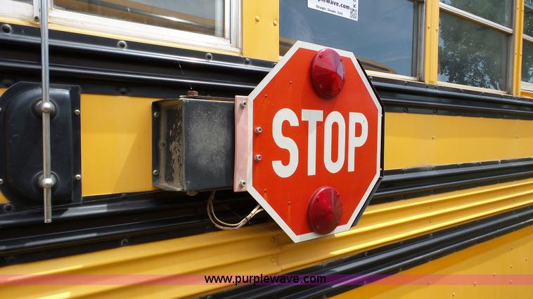 image for item K5256 1998 Chevrolet B7 school bus