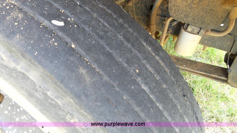 image for item K5256 1998 Chevrolet B7 school bus