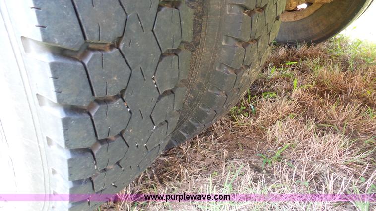 image for item K5256 1998 Chevrolet B7 school bus