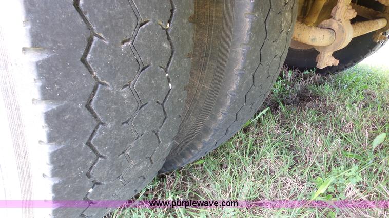 image for item K5256 1998 Chevrolet B7 school bus