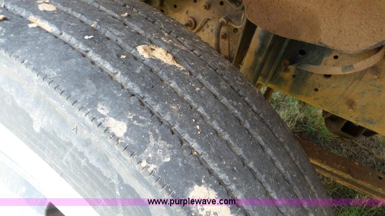 image for item K5256 1998 Chevrolet B7 school bus