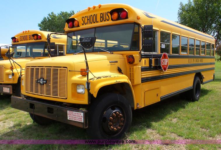 image for item K5257 1998 Chevrolet B7 school bus