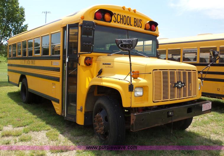 image for item K5257 1998 Chevrolet B7 school bus