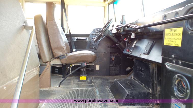 image for item K5257 1998 Chevrolet B7 school bus