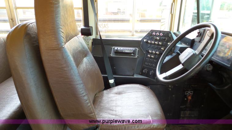 image for item K5257 1998 Chevrolet B7 school bus