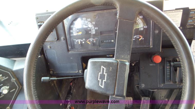 image for item K5257 1998 Chevrolet B7 school bus