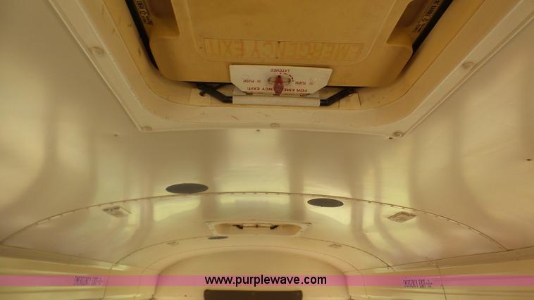 image for item K5257 1998 Chevrolet B7 school bus