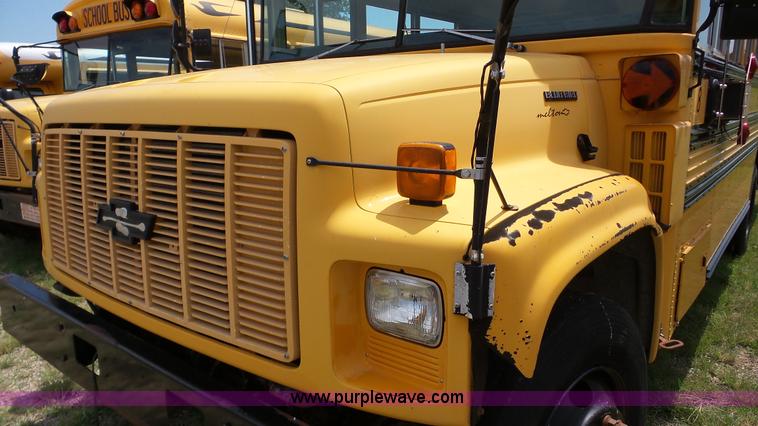 image for item K5257 1998 Chevrolet B7 school bus
