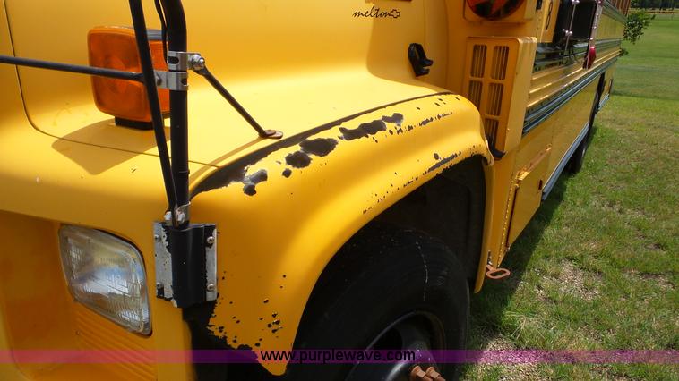 image for item K5257 1998 Chevrolet B7 school bus