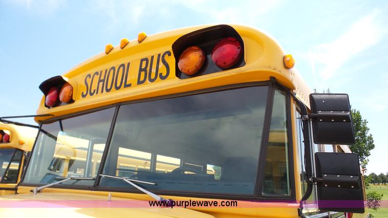 image for item K5257 1998 Chevrolet B7 school bus