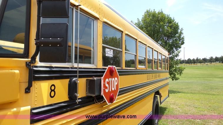 image for item K5257 1998 Chevrolet B7 school bus