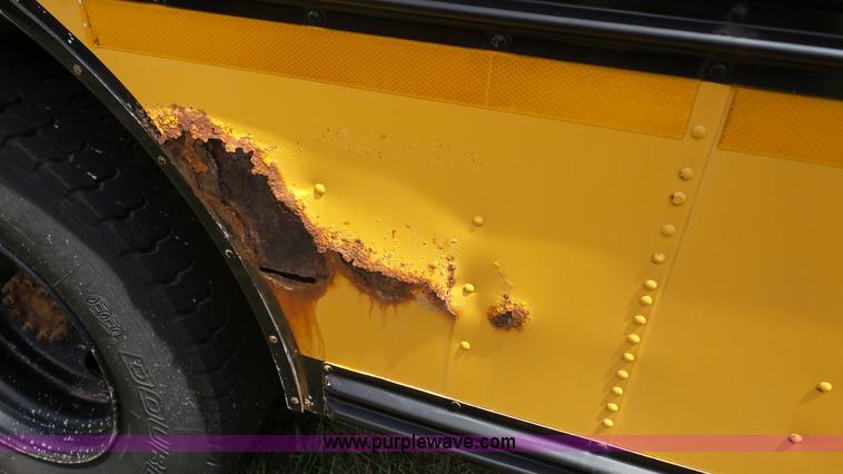 image for item K5257 1998 Chevrolet B7 school bus