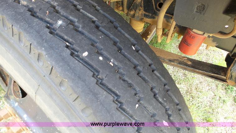 image for item K5257 1998 Chevrolet B7 school bus