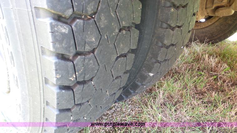 image for item K5257 1998 Chevrolet B7 school bus