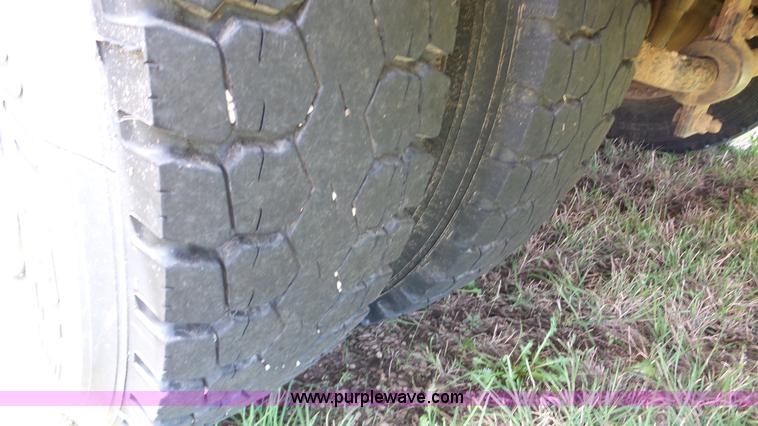 image for item K5257 1998 Chevrolet B7 school bus