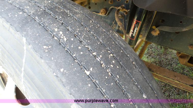 image for item K5257 1998 Chevrolet B7 school bus