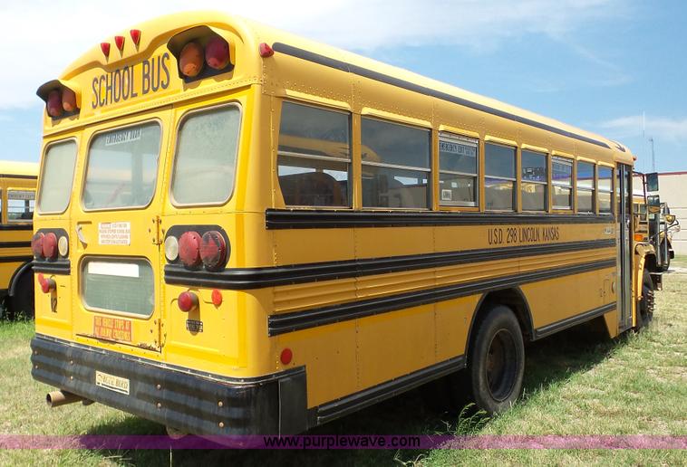 image for item K5258 2000 Chevrolet B7 school bus