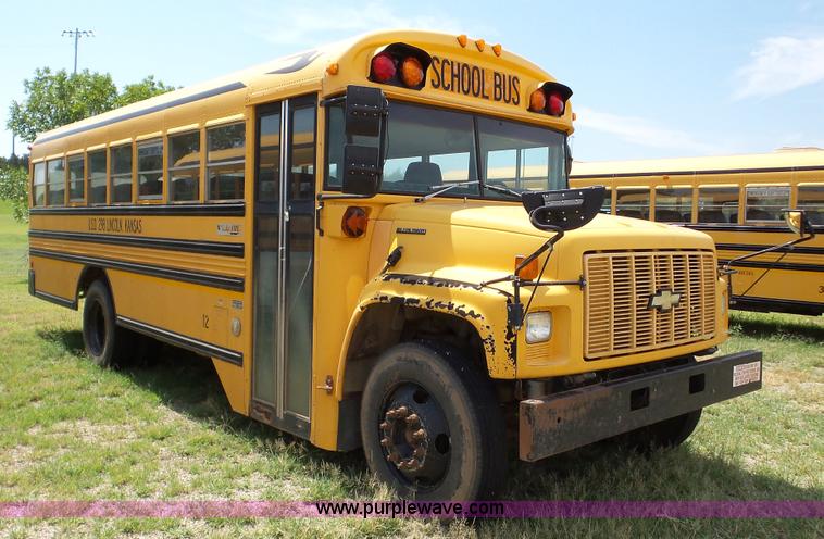 image for item K5258 2000 Chevrolet B7 school bus