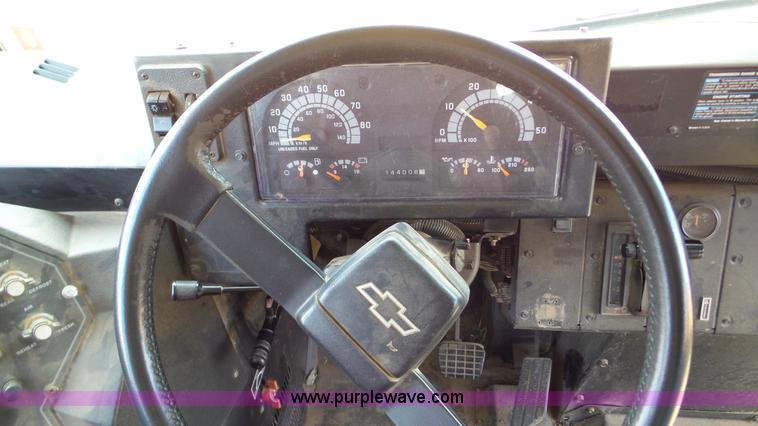 image for item K5258 2000 Chevrolet B7 school bus