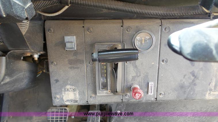 image for item K5258 2000 Chevrolet B7 school bus