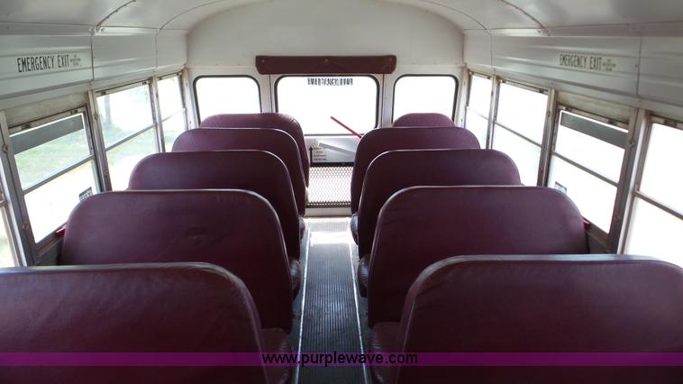 image for item K5258 2000 Chevrolet B7 school bus