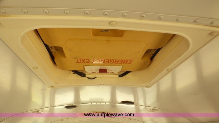 image for item K5258 2000 Chevrolet B7 school bus