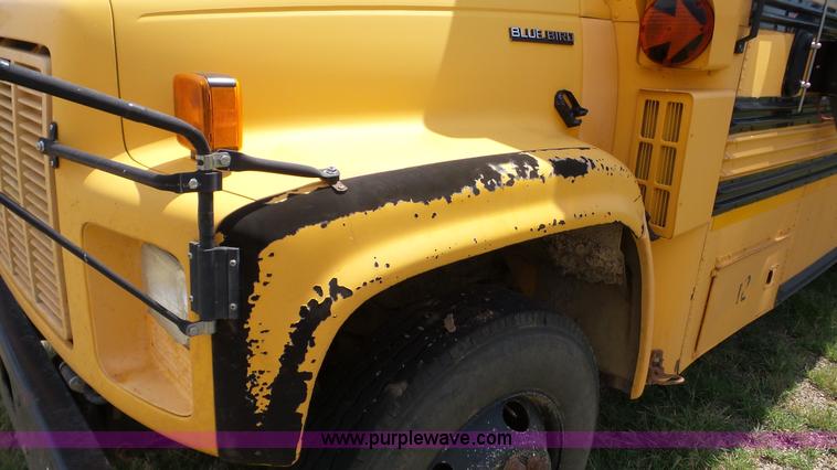 image for item K5258 2000 Chevrolet B7 school bus
