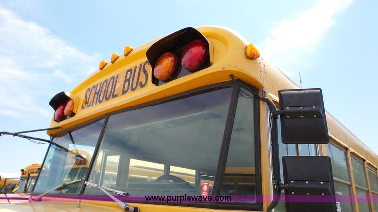 image for item K5258 2000 Chevrolet B7 school bus