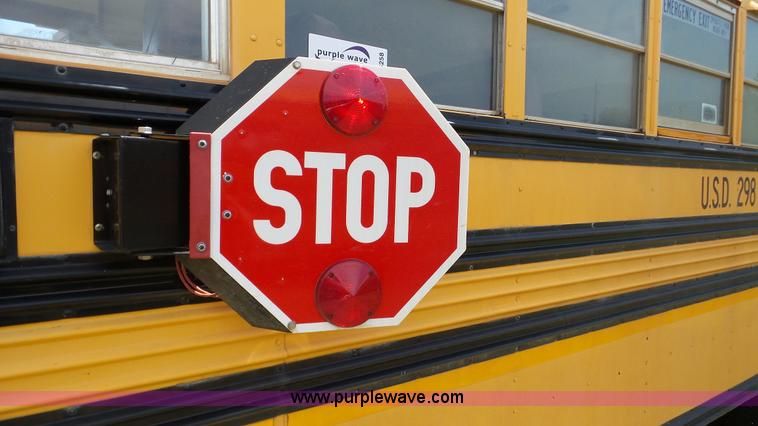 image for item K5258 2000 Chevrolet B7 school bus