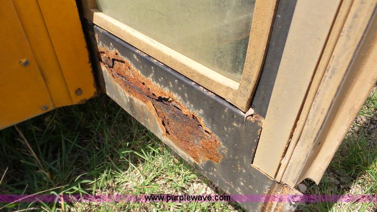 image for item K5258 2000 Chevrolet B7 school bus