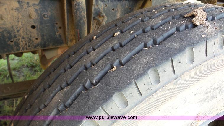 image for item K5258 2000 Chevrolet B7 school bus