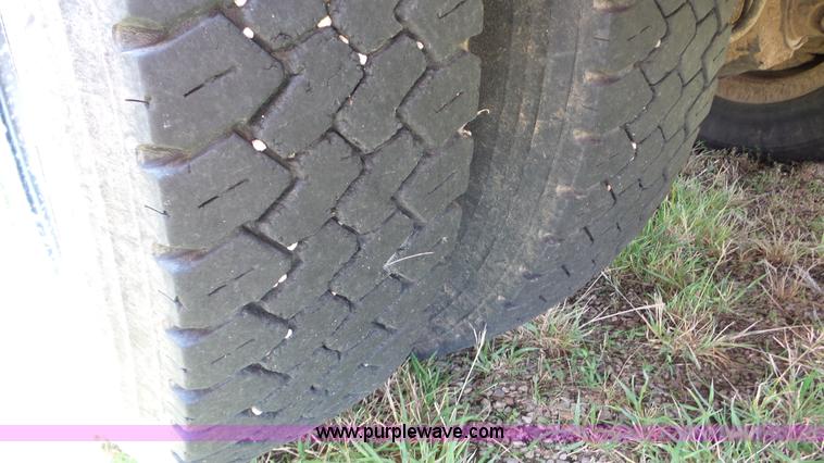 image for item K5258 2000 Chevrolet B7 school bus