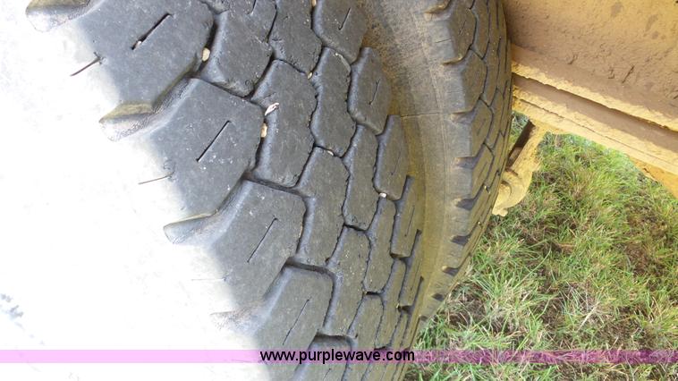 image for item K5258 2000 Chevrolet B7 school bus