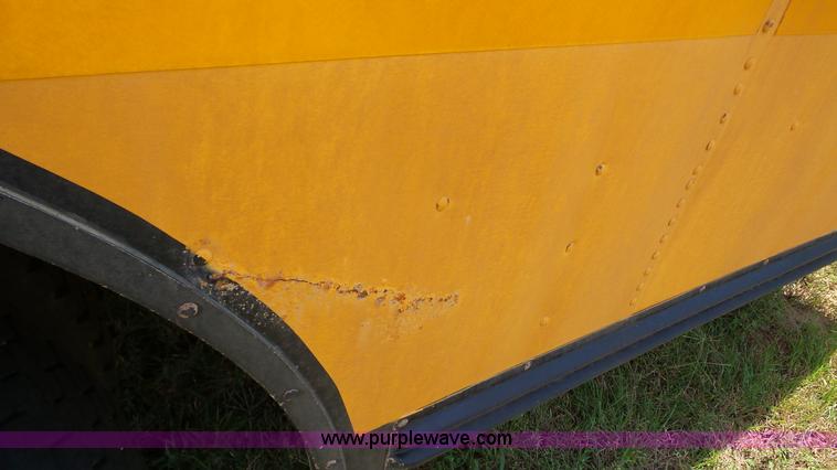image for item K5258 2000 Chevrolet B7 school bus